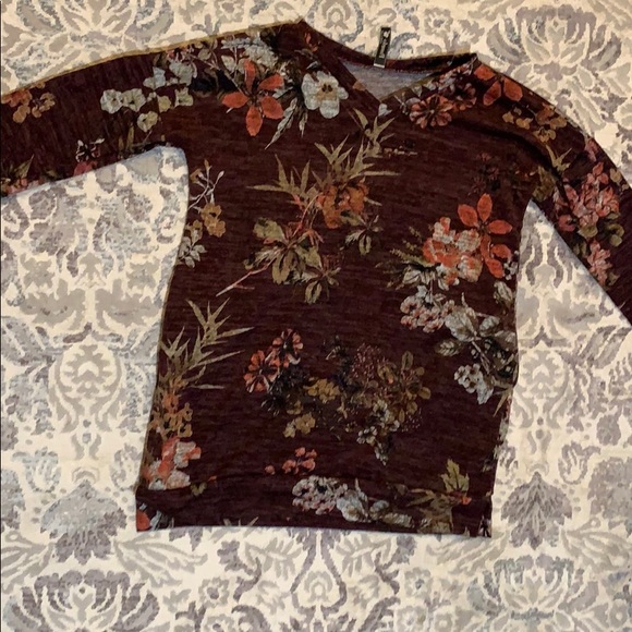 a cuteee floral maroon shirt, perfect with legging - Picture 1 of 2